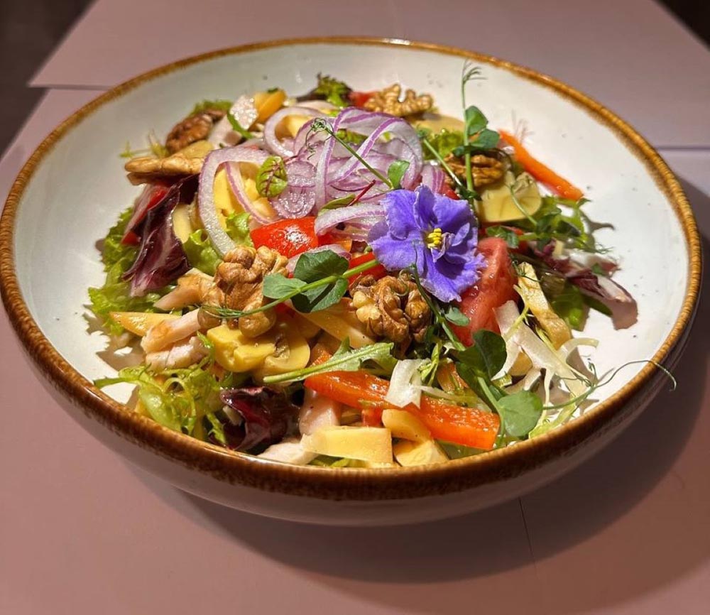 Салат з копченою куркою